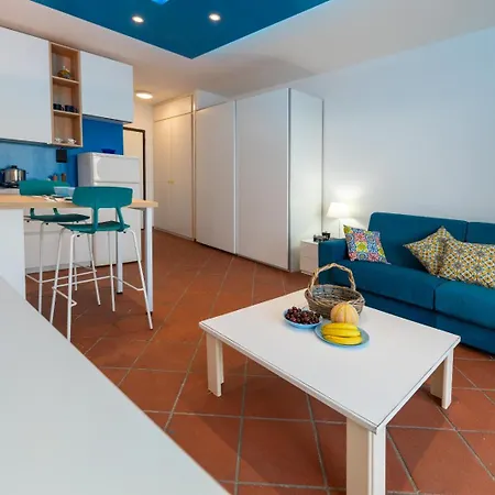 아파트 Galatea Executive Sea View